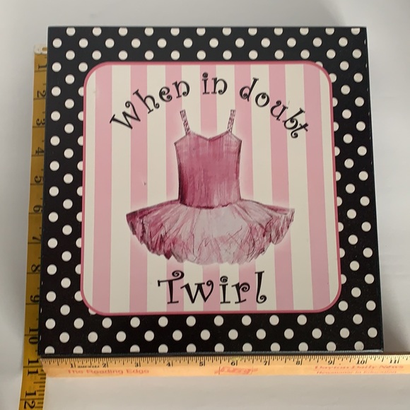 Hobby Lobby Ballet/Princess Twirl Home Decor (set of 2) 🎉HP🎉 - Picture 4 of 6